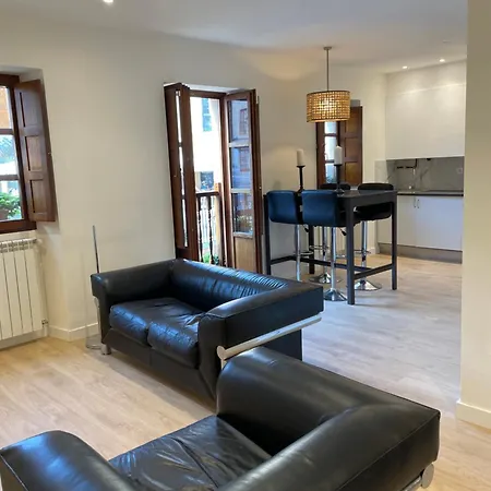 Cool For 4 At The Medieval Quarter Apartman
