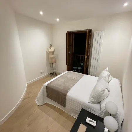 Apartman Cool For 4 At The Medieval Quarter *