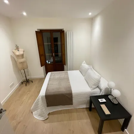 Apartman Cool For 4 At The Medieval Quarter