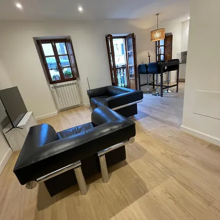 Apartman Cool For 4 At The Medieval Quarter *