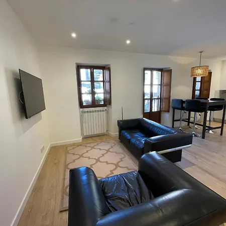 Cool For 4 At The Medieval Quarter Apartman Oviedo
